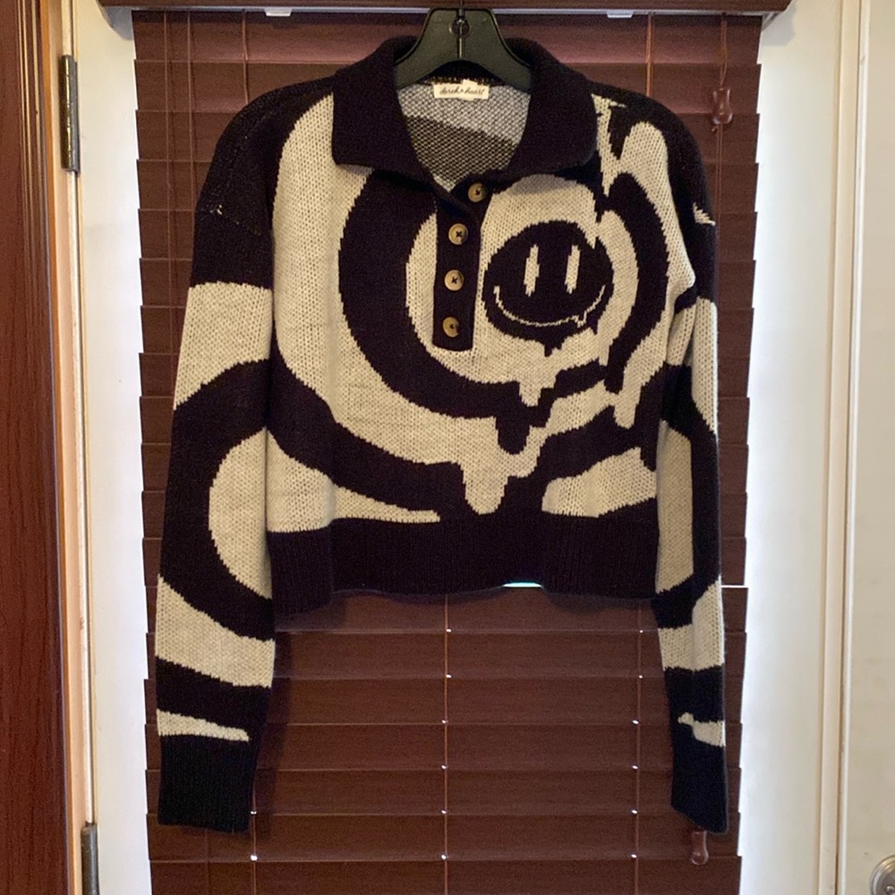 Smiley black and white crop sweater